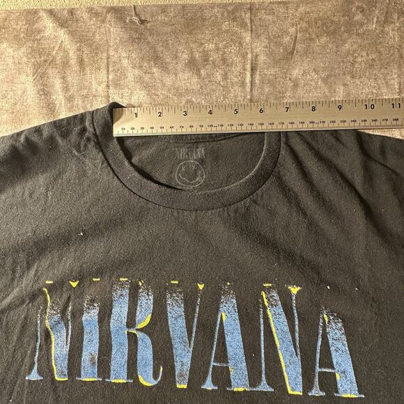 NIRVANA Smiley Face Emblem Large Black T SHIRT Vintage Look Distressed Size L - Picture 6 of 7